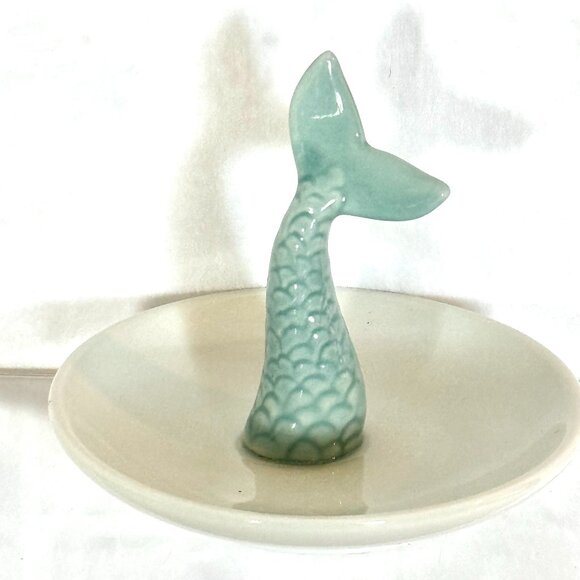Mermaid Tail Ring Holder Ceramic Trinket Dish Collectible Jewelry Tray - Picture 1 of 6